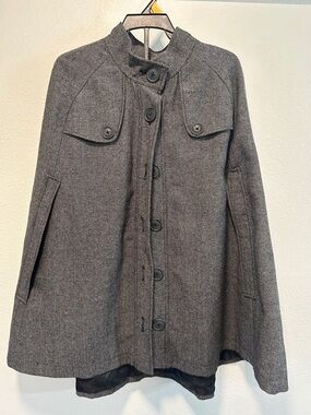 ambition Gray Herringbone Button-Front Cape